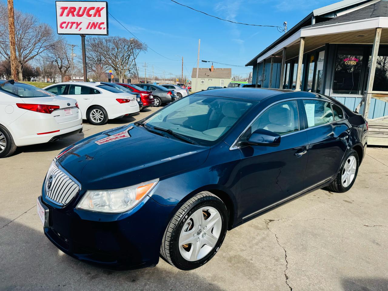 Buick LaCrosse 4D Sedan 2011