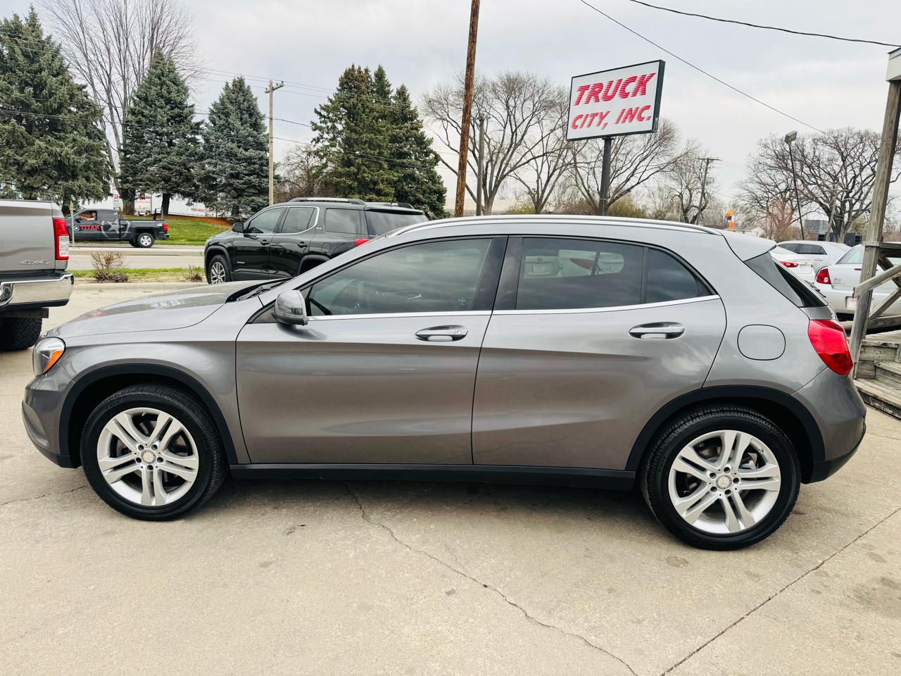 Mercedes-Benz GLA-Class GLA250 4MATIC 2016