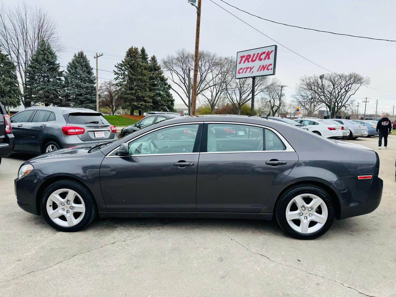Chevrolet Malibu LS 2011