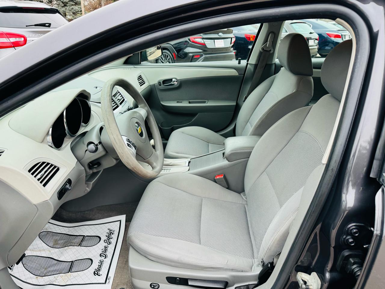 Chevrolet Malibu LS 2011