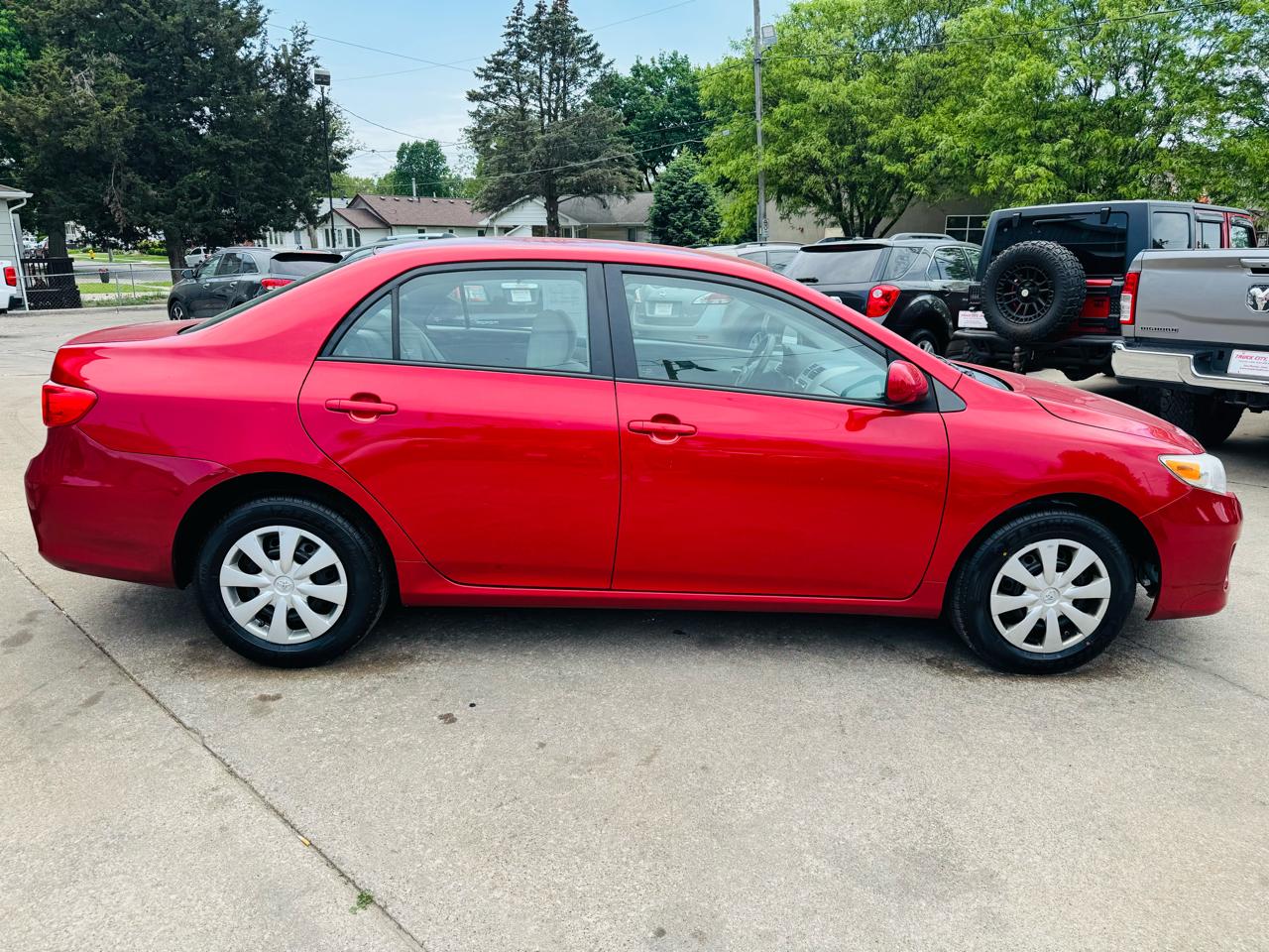 Toyota Corolla LE 4-Speed AT 2011