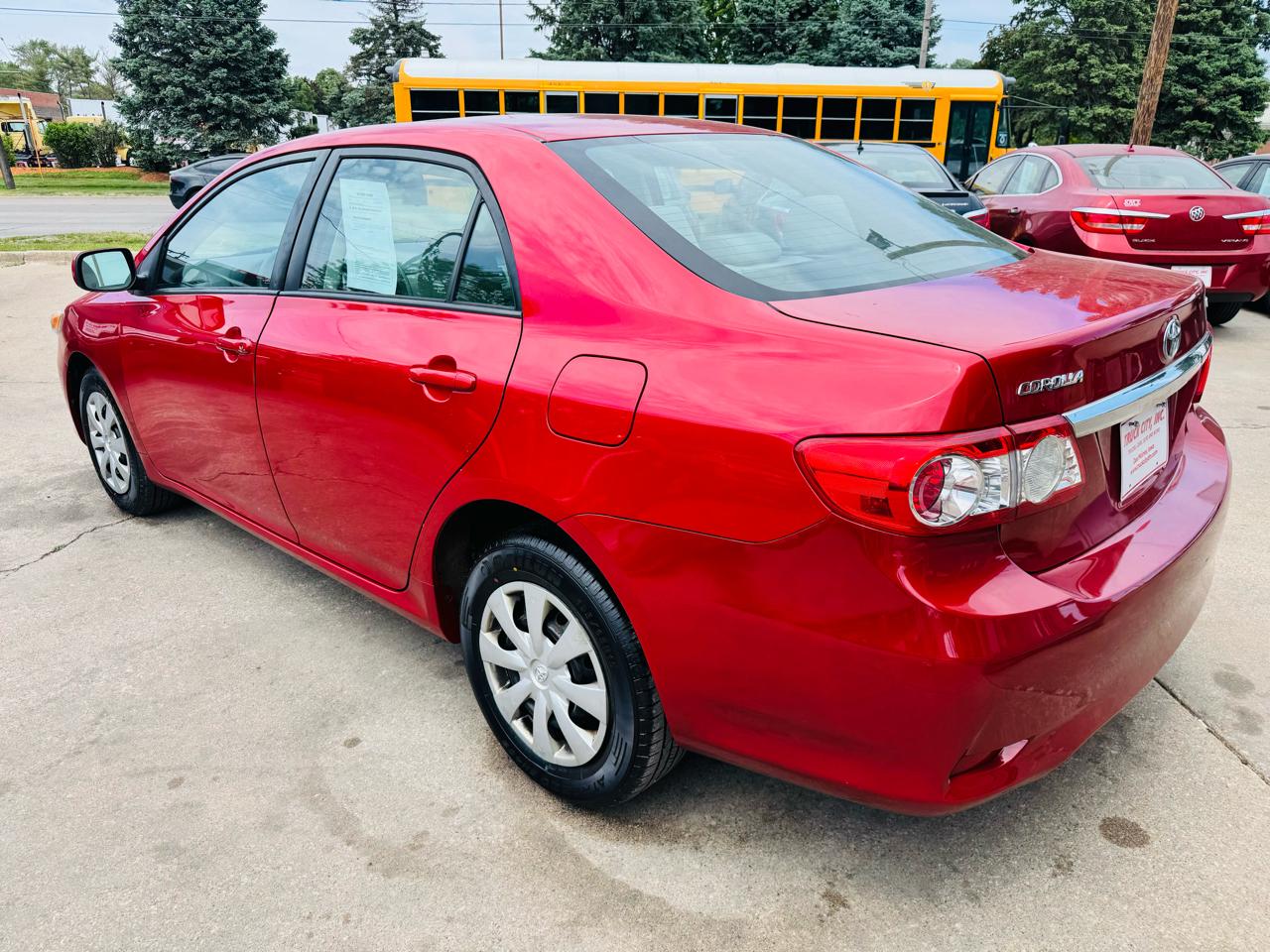 Toyota Corolla LE 4-Speed AT 2011
