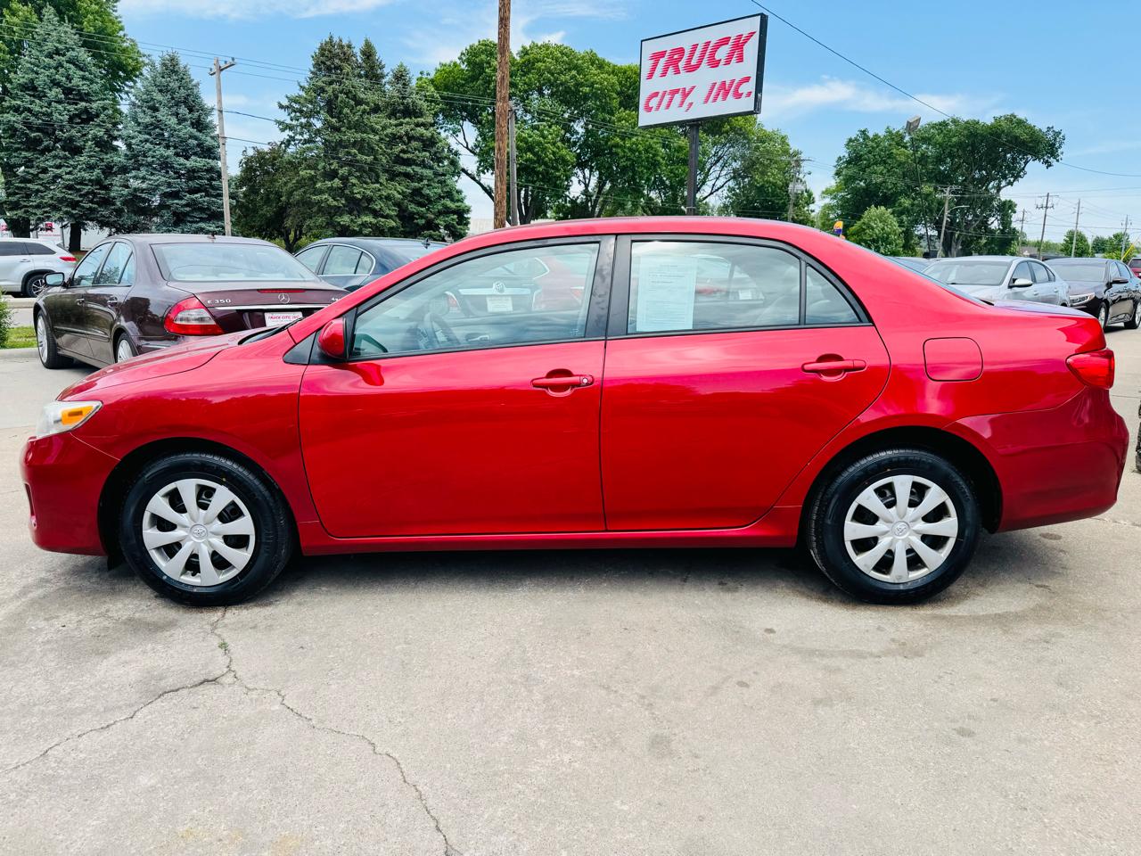 Toyota Corolla LE 4-Speed AT 2011
