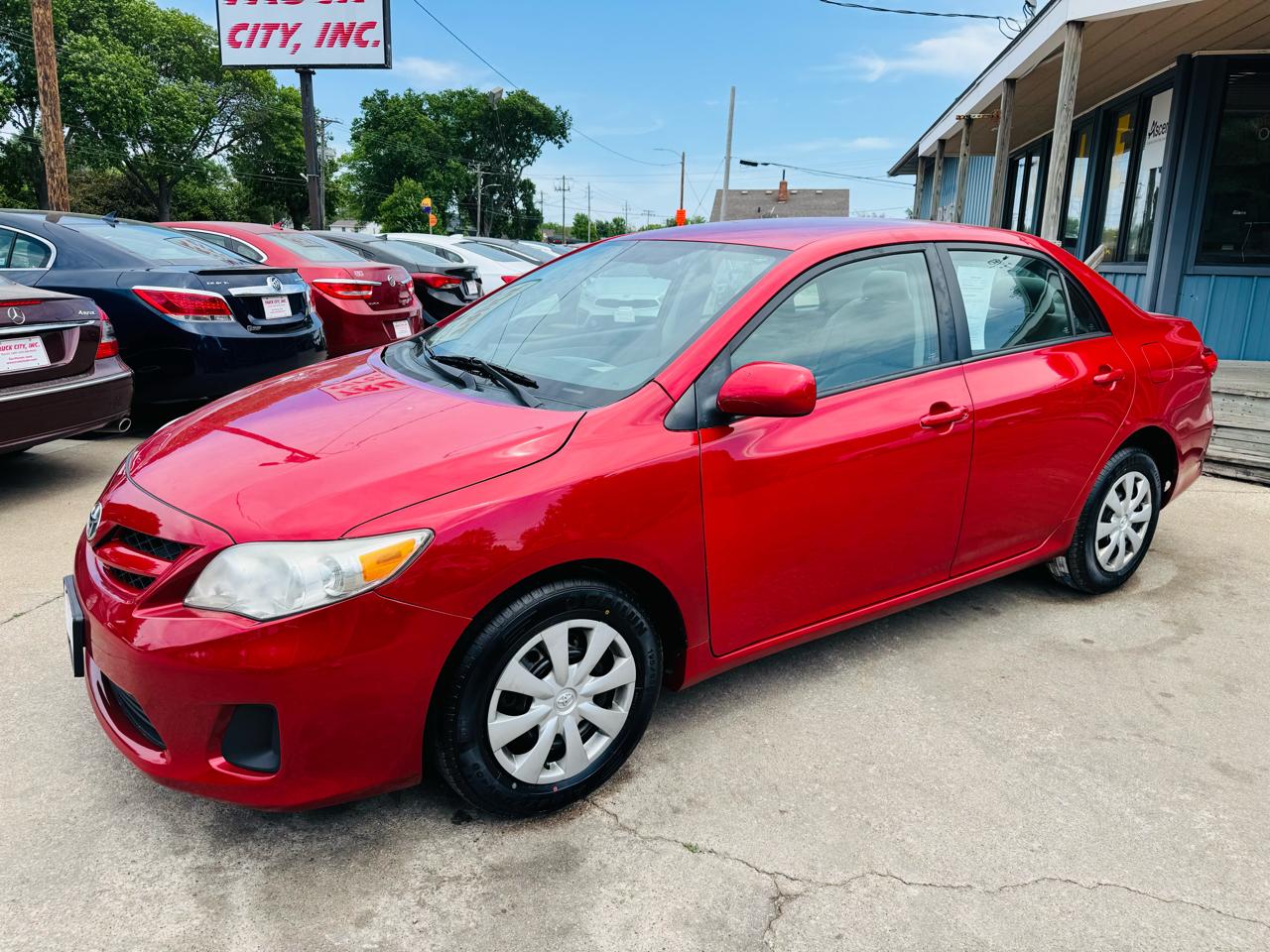 Toyota Corolla LE 4-Speed AT 2011