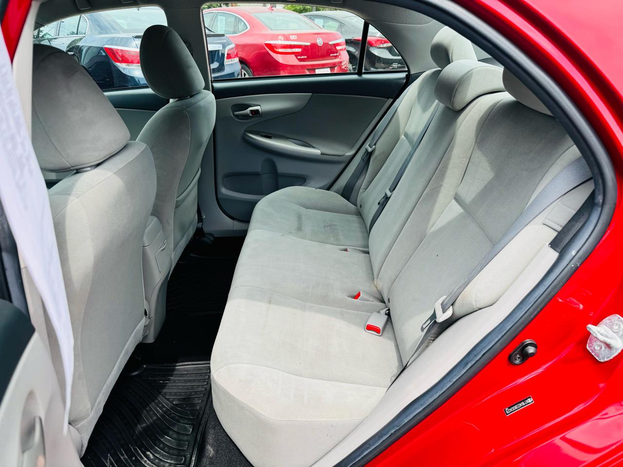 Toyota Corolla LE 4-Speed AT 2011