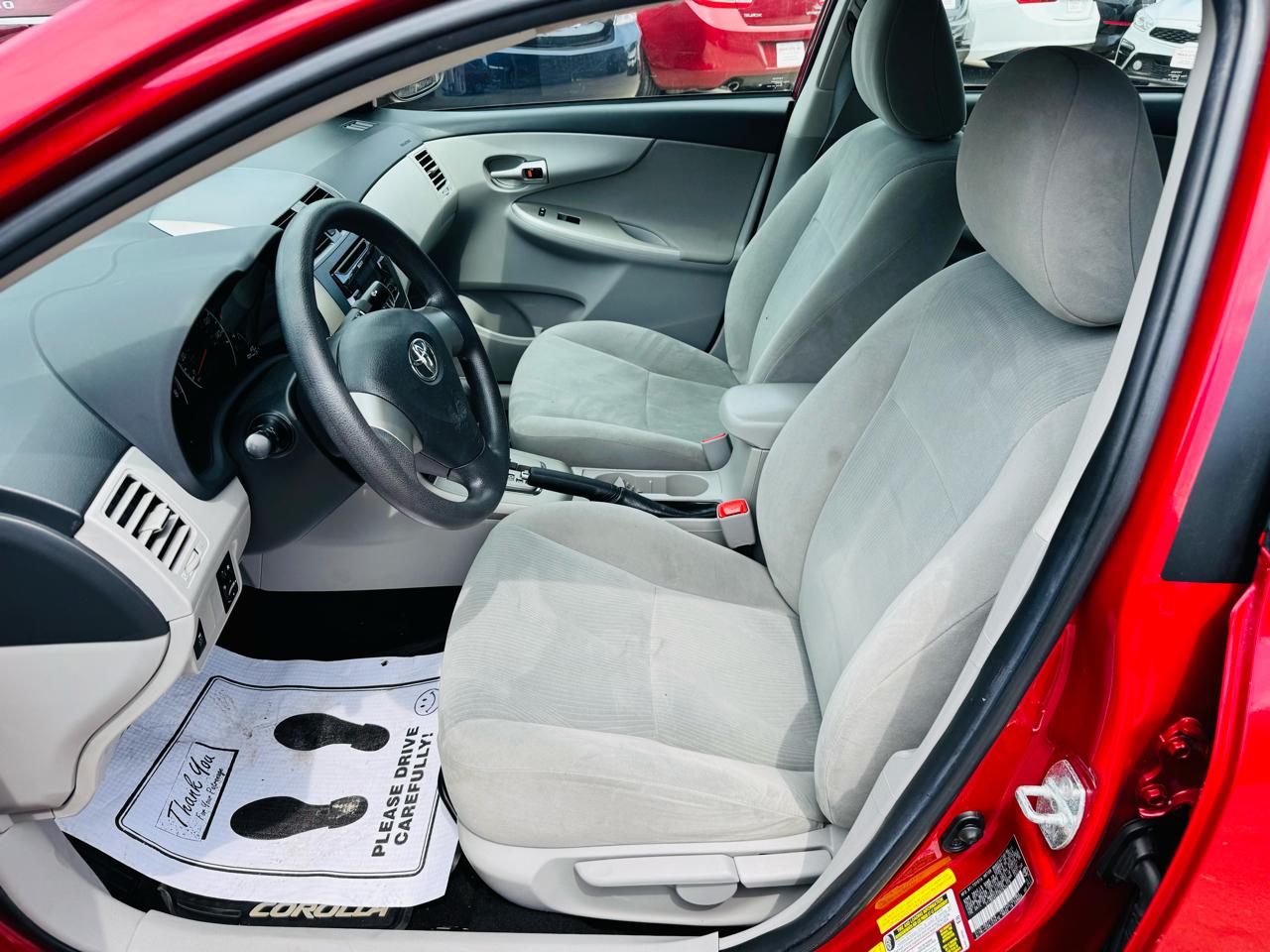 Toyota Corolla LE 4-Speed AT 2011