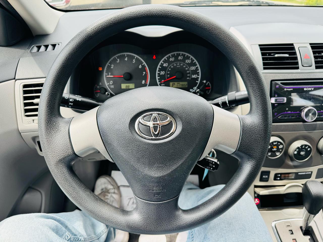 Toyota Corolla LE 4-Speed AT 2011