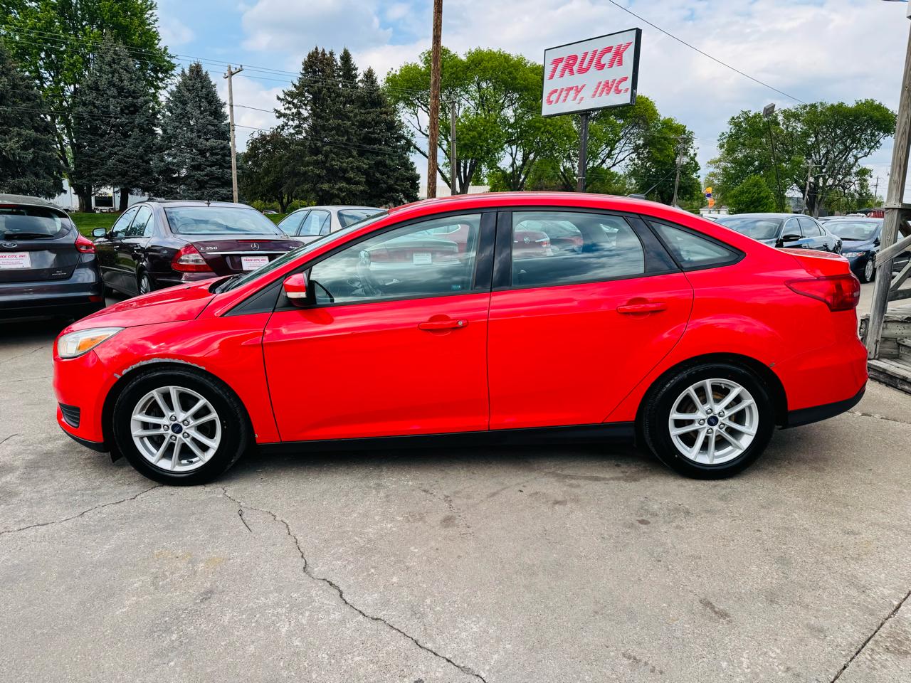 Ford Focus SE Sedan 2016