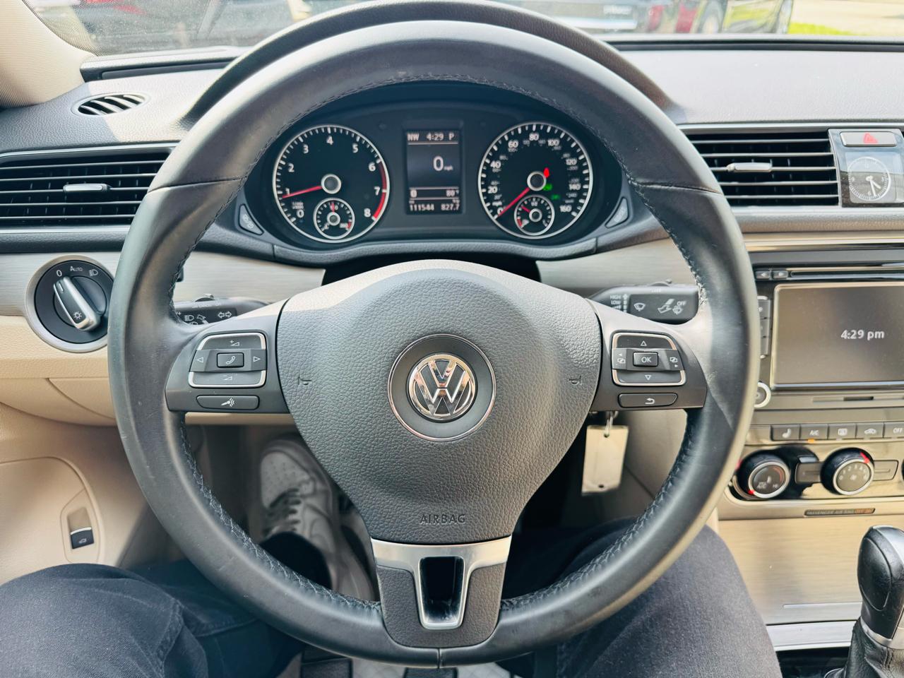 Volkswagen Passat 1.8T SE AT 2014