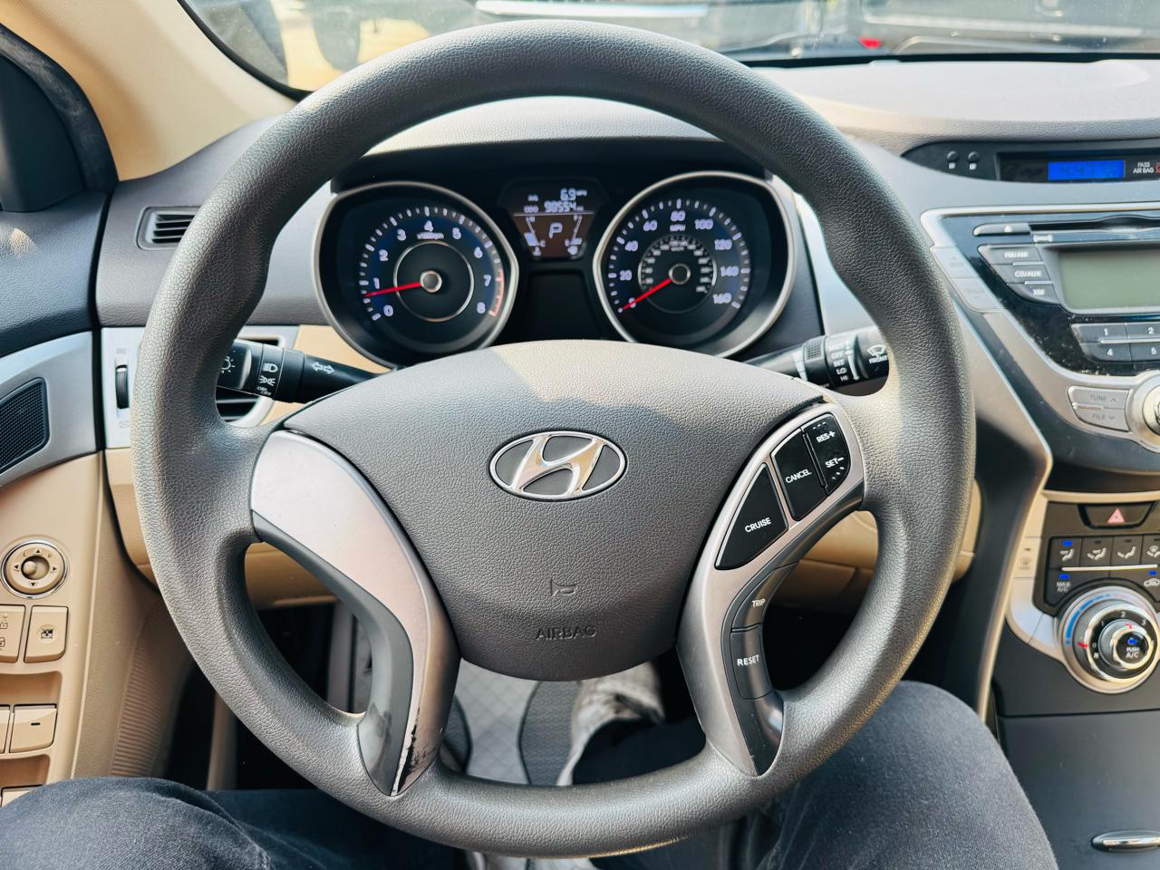 Hyundai Elantra GLS M/T 2013