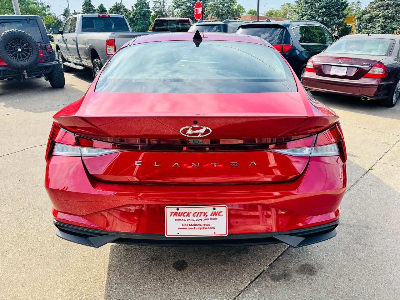 Hyundai Elantra SEL 2023