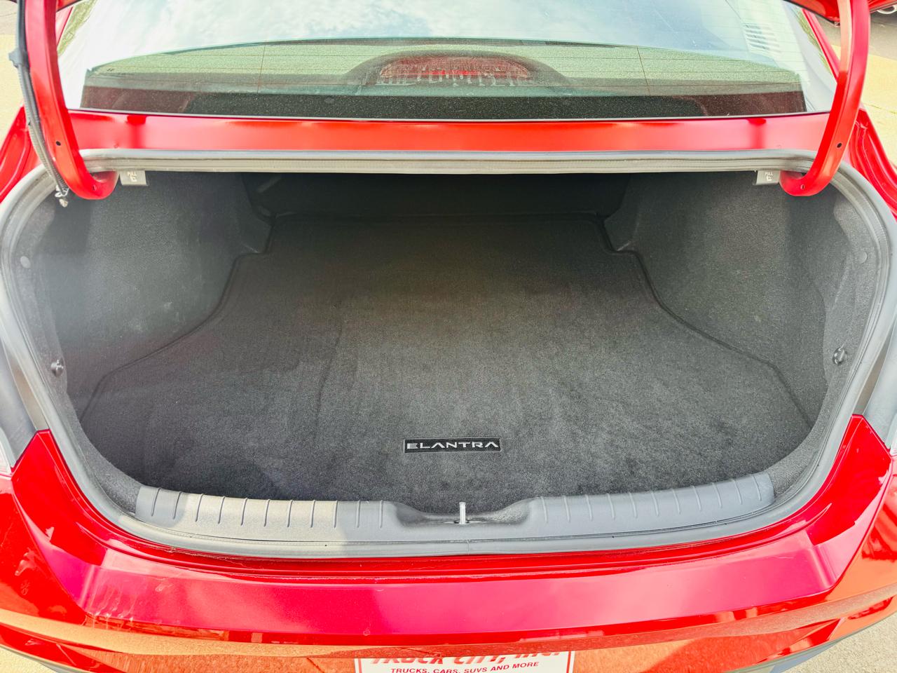 Hyundai Elantra SEL 2023