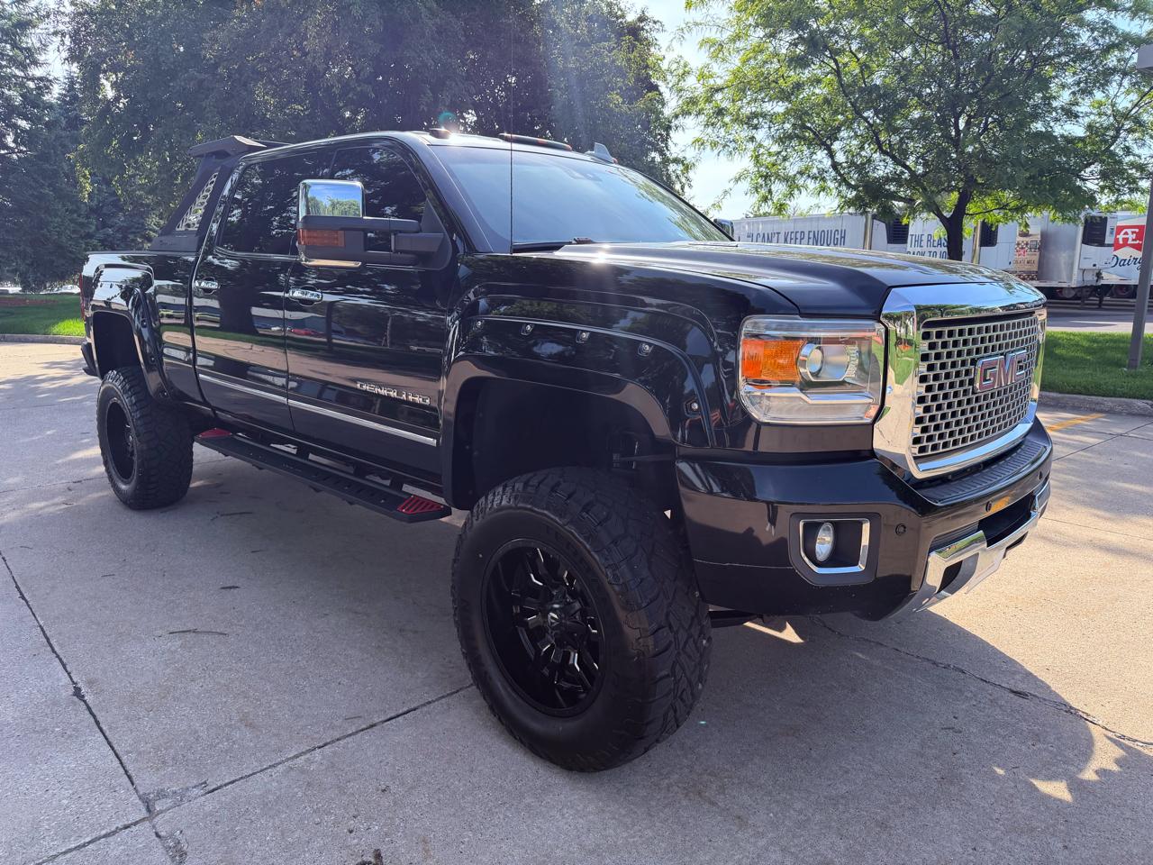 2016 GMC Sierra 4WD Crew Cab Standard Box Denali's photo