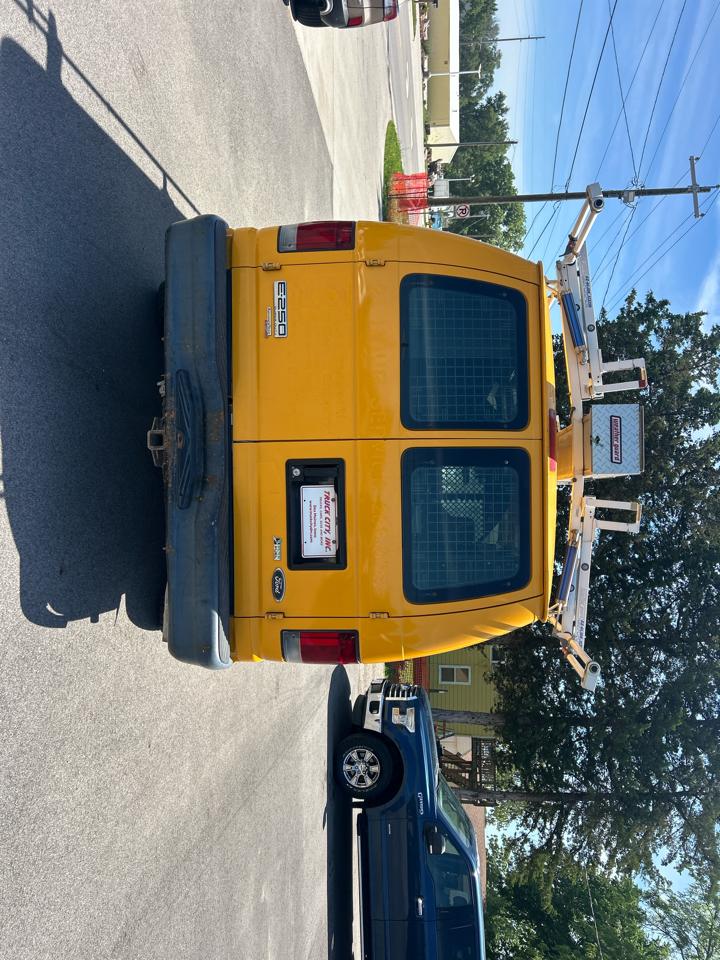 Ford Econoline E-250 2012
