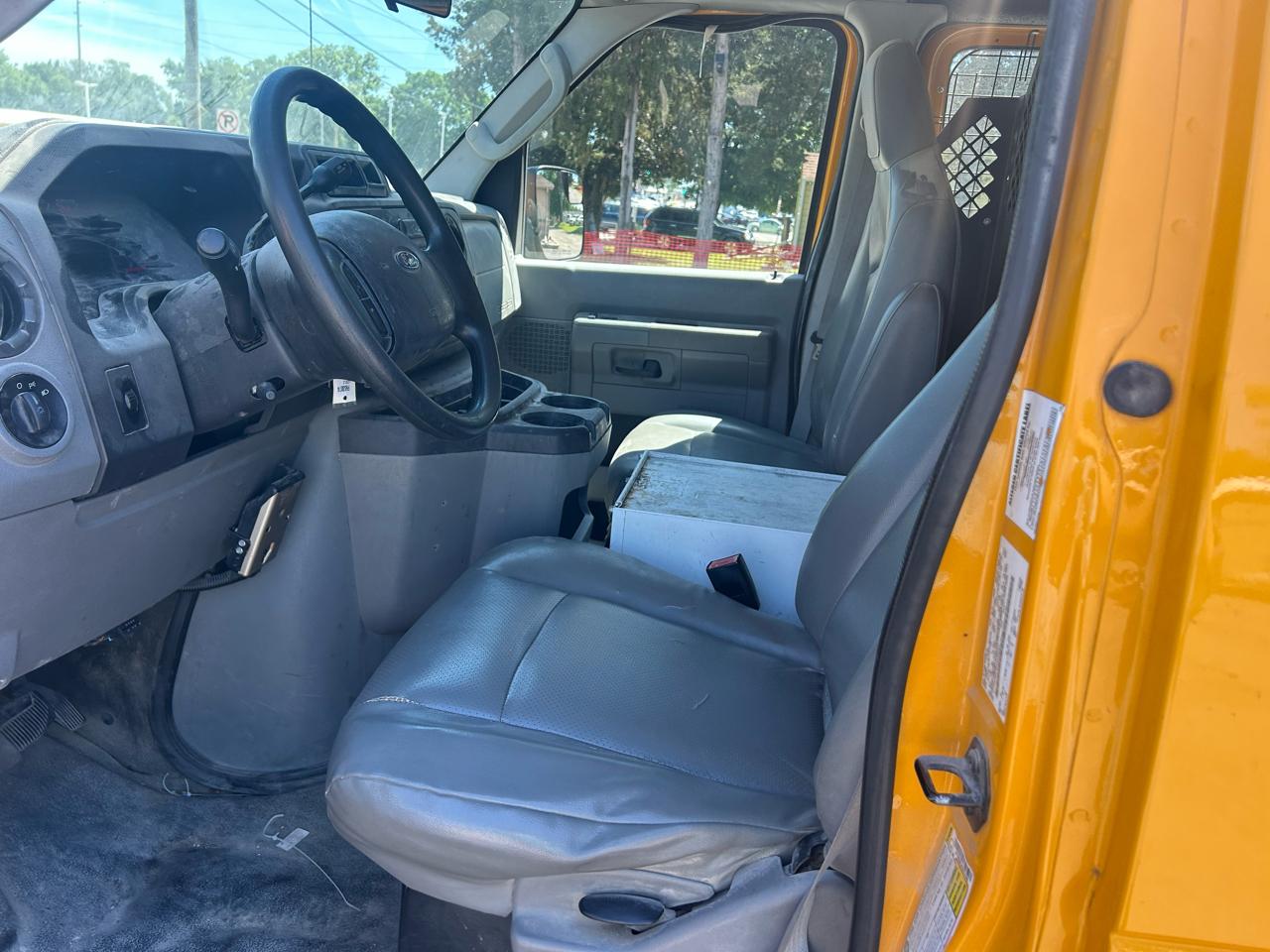 Ford Econoline E-250 2012