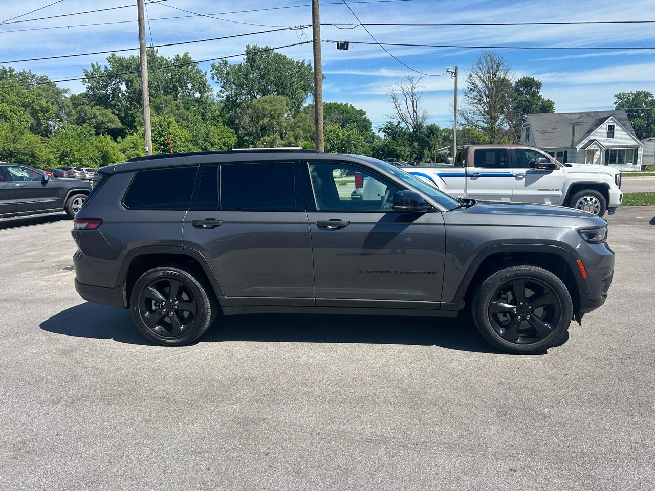 Jeep Grand Cherokee L Laredo 4WD 2023