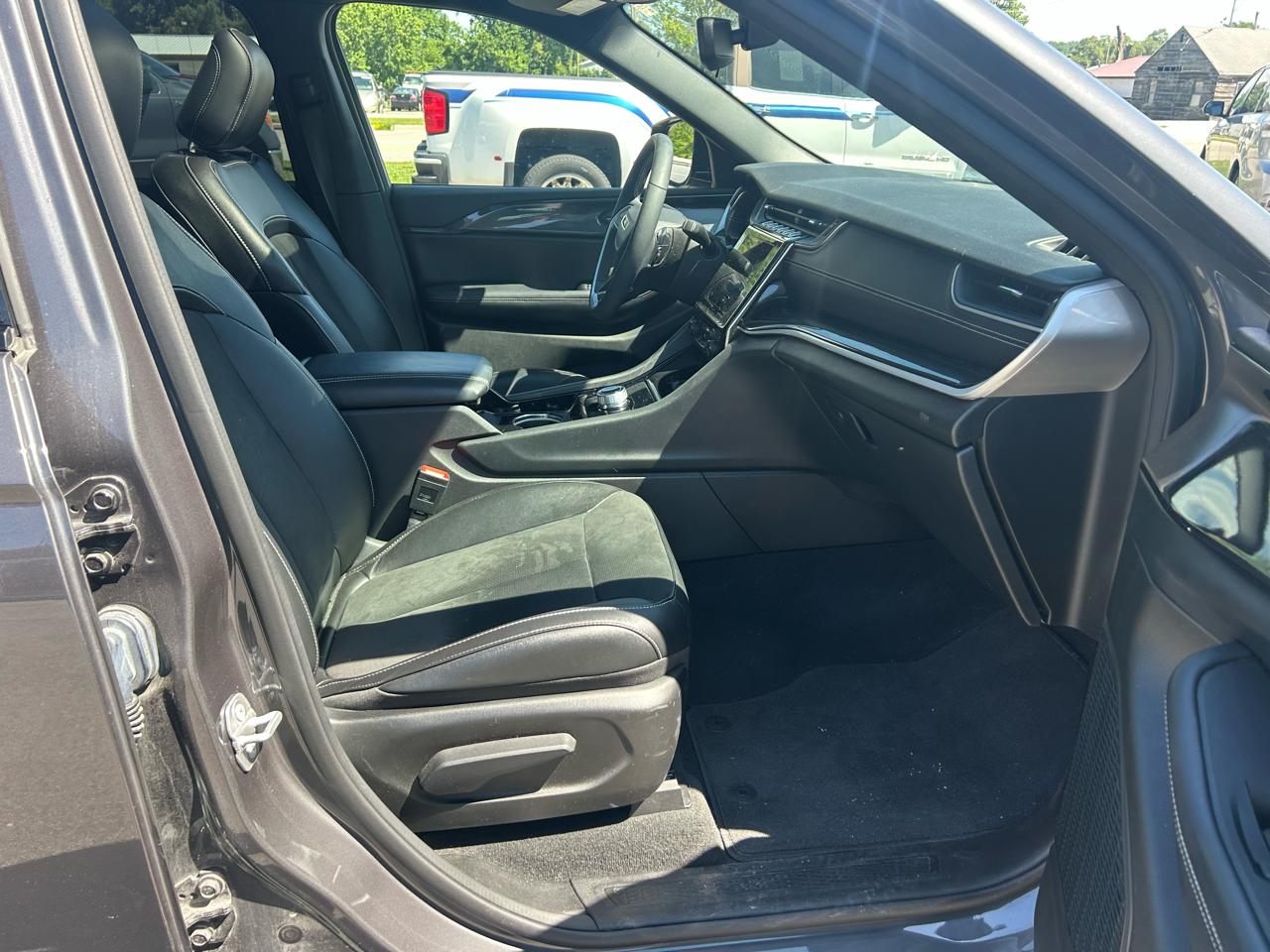 Jeep Grand Cherokee L Laredo 4WD 2023