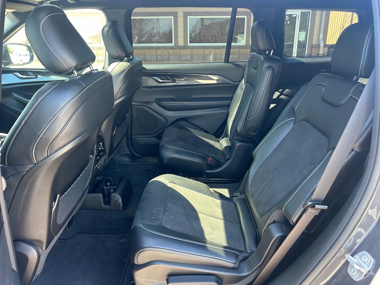 Jeep Grand Cherokee L Laredo 4WD 2023