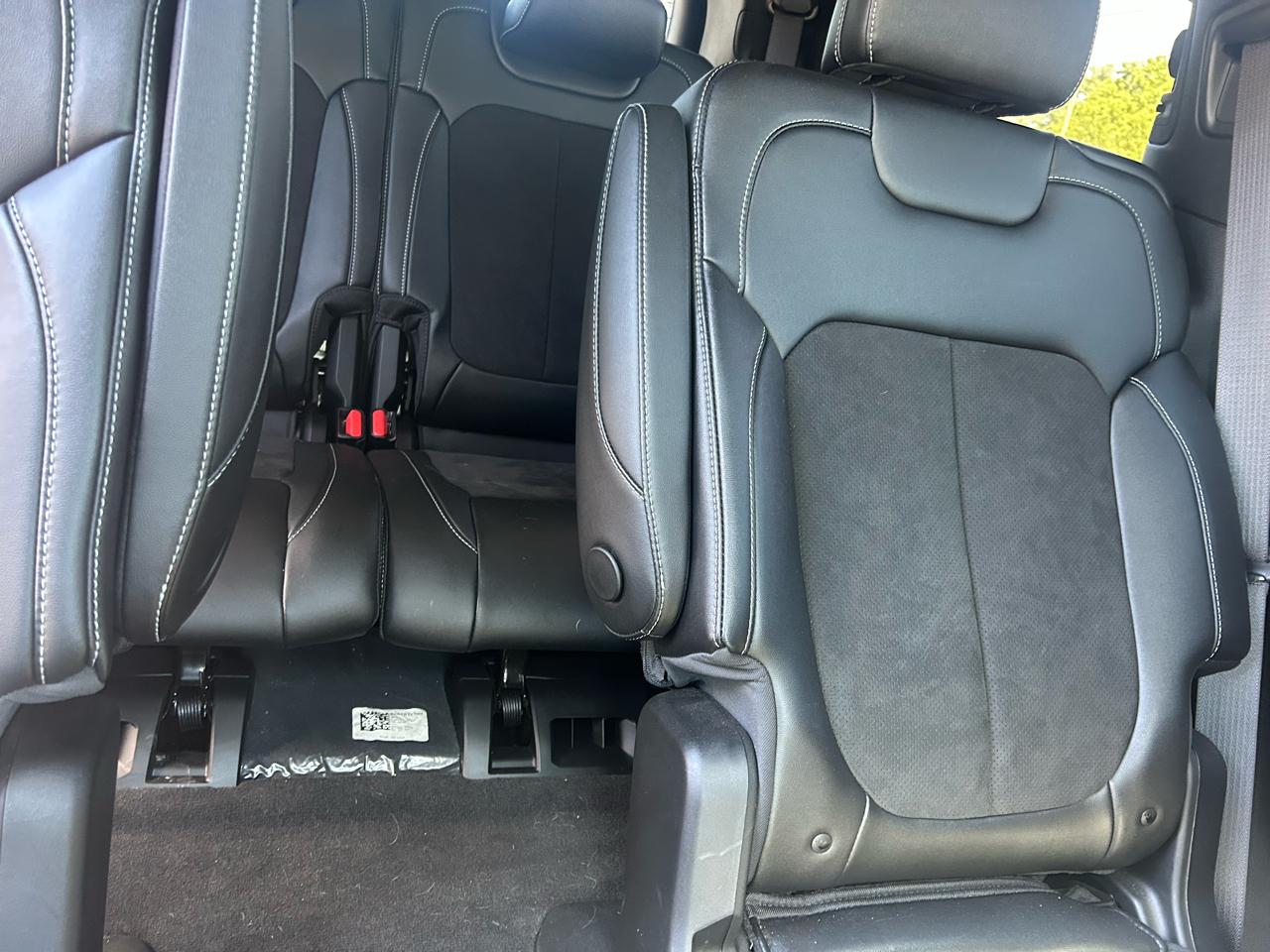 Jeep Grand Cherokee L Laredo 4WD 2023