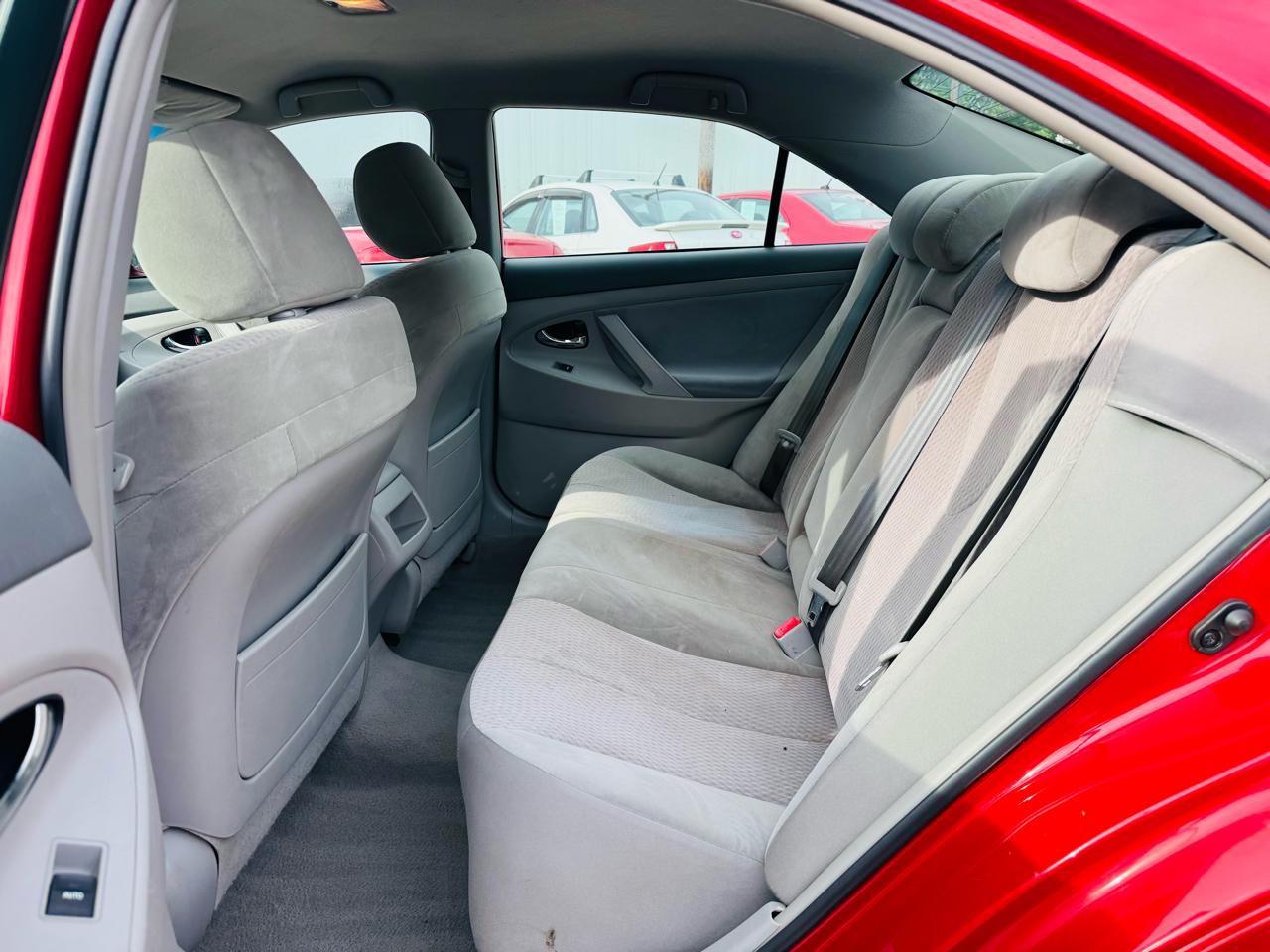 Toyota Camry 4dr Sdn LE Auto 2010