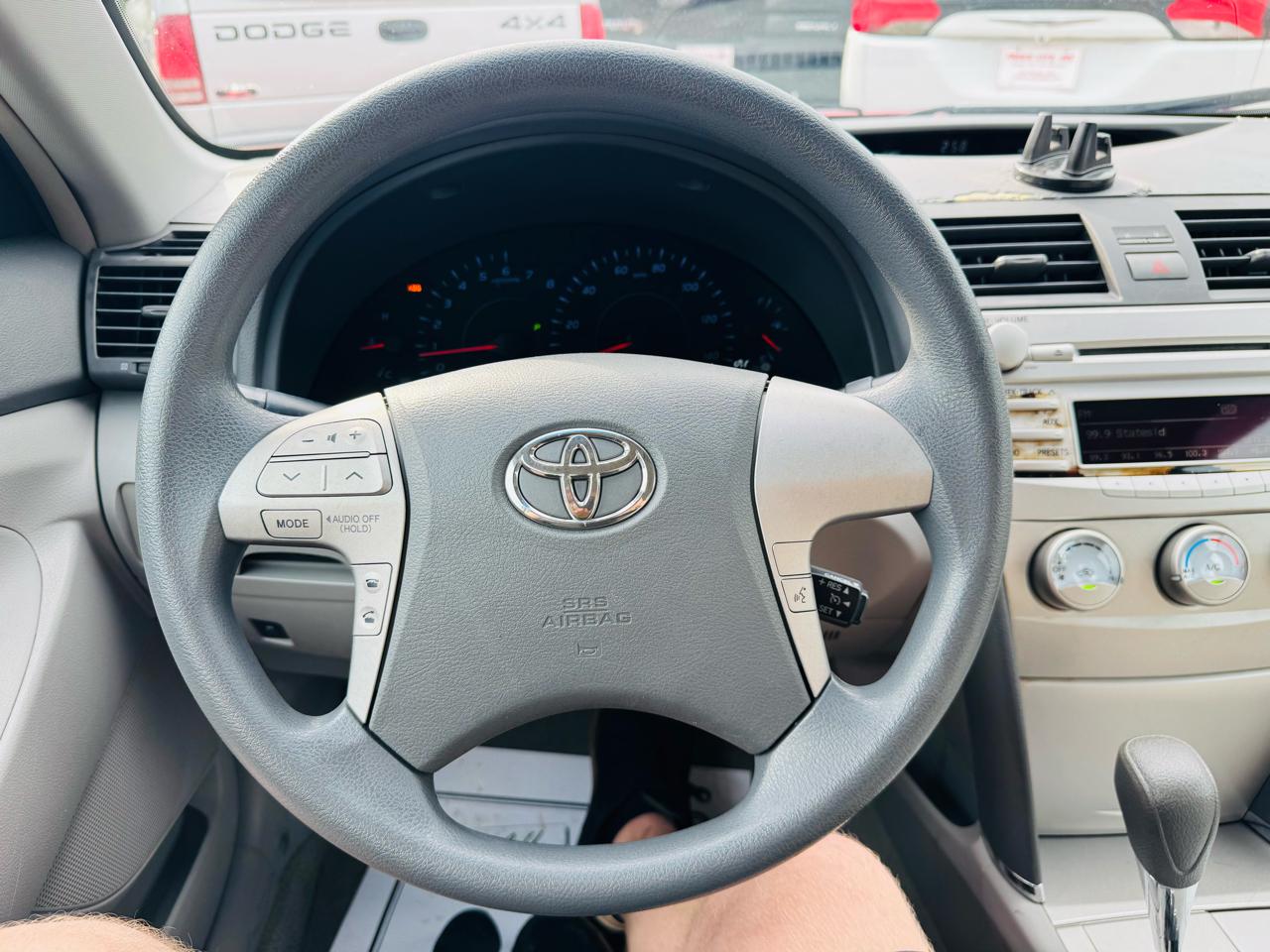 Toyota Camry 4dr Sdn LE Auto 2010