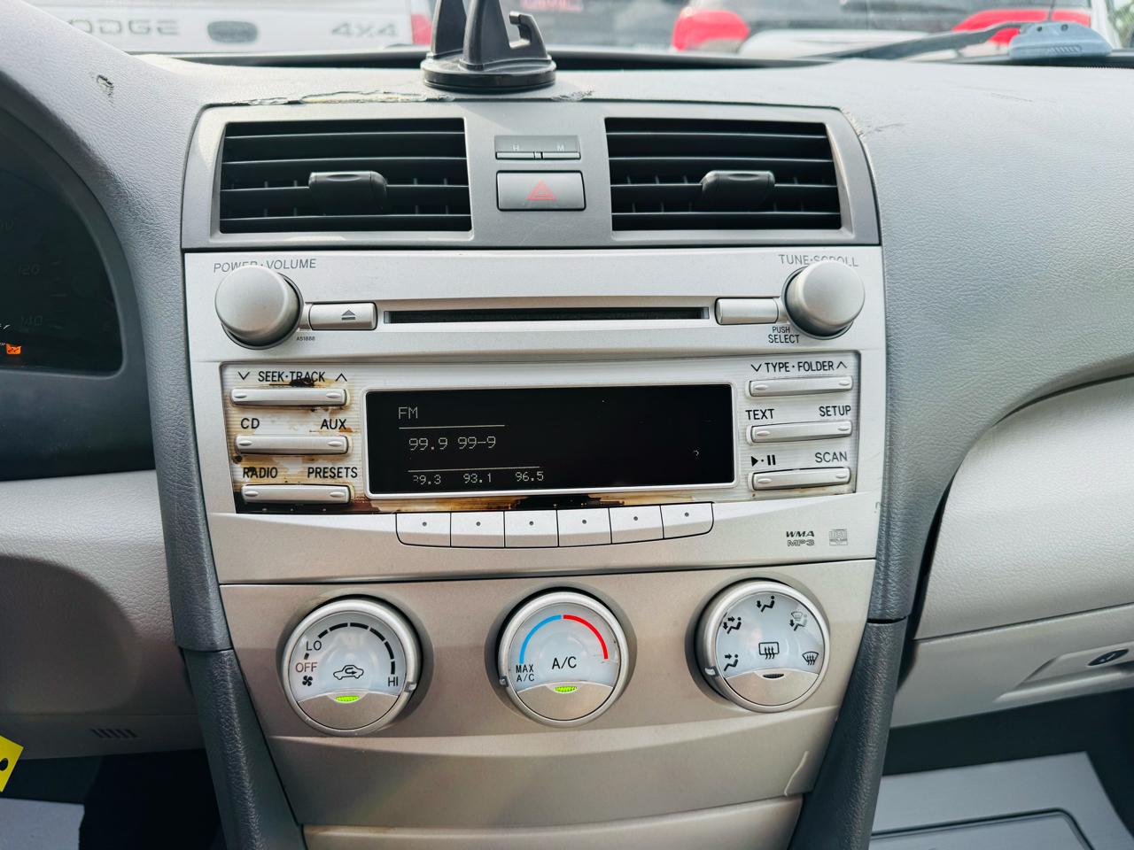 Toyota Camry 4dr Sdn LE Auto 2010