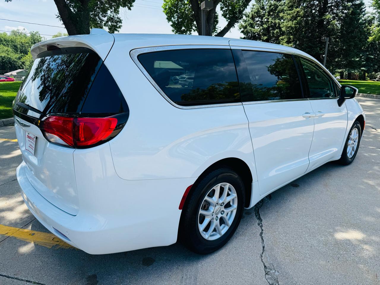 Chrysler Pacifica LX 2018
