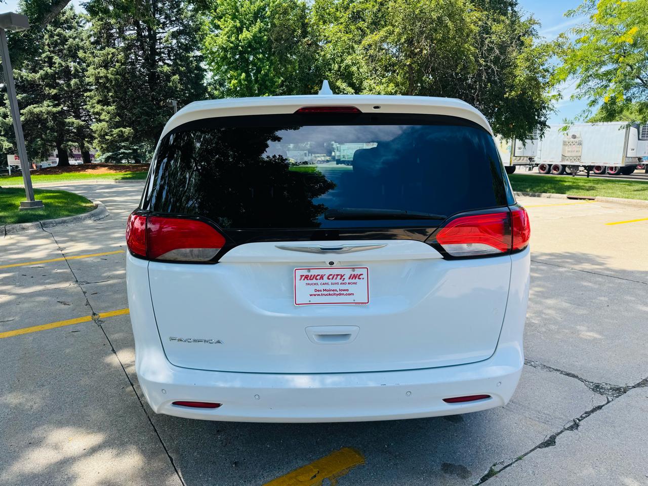 Chrysler Pacifica LX 2018
