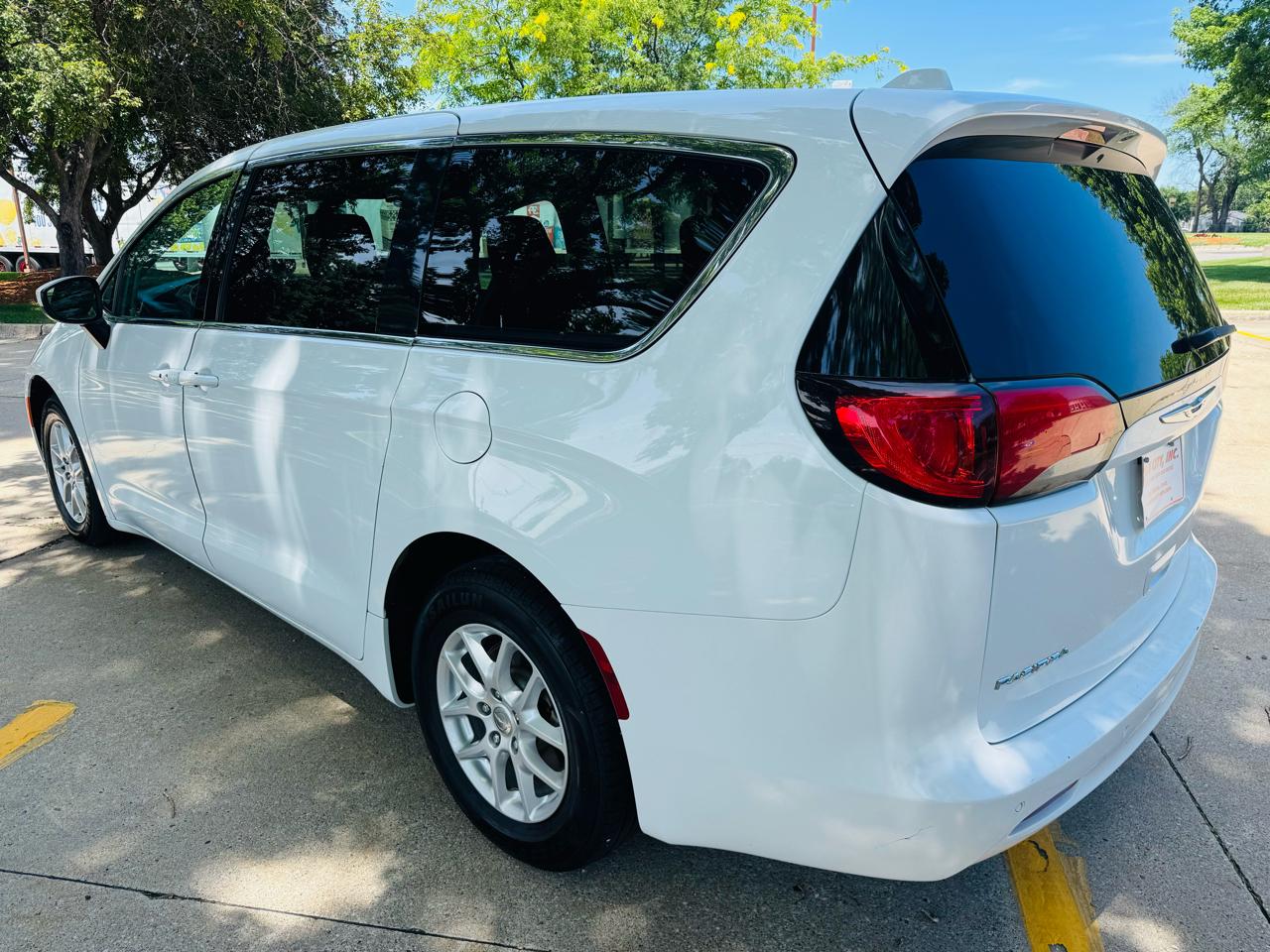 Chrysler Pacifica LX 2018