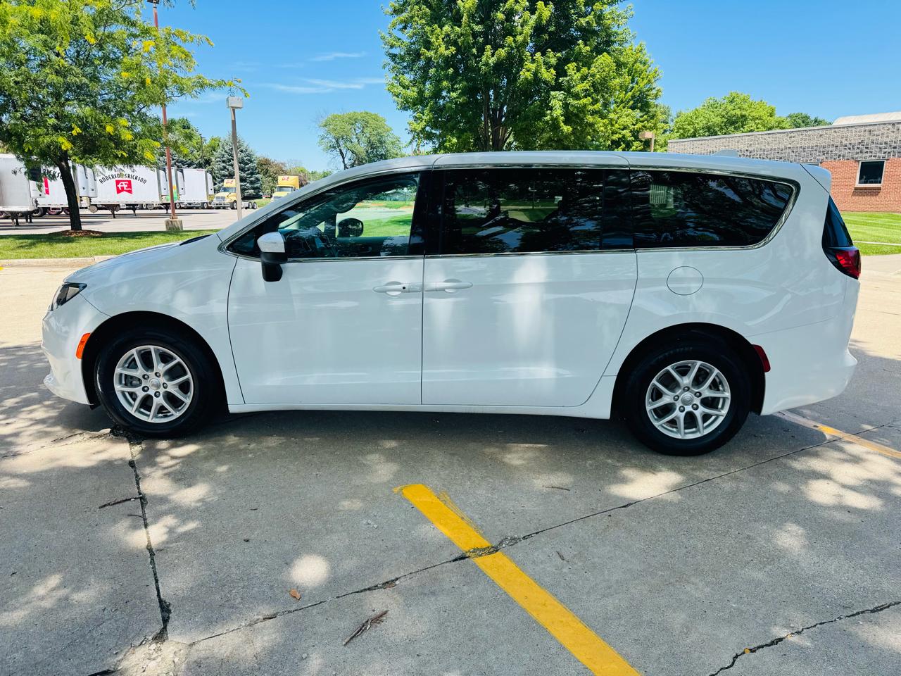 Chrysler Pacifica LX 2018
