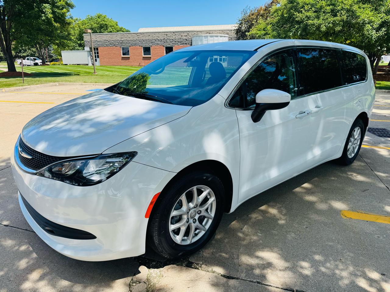 Chrysler Pacifica LX 2018