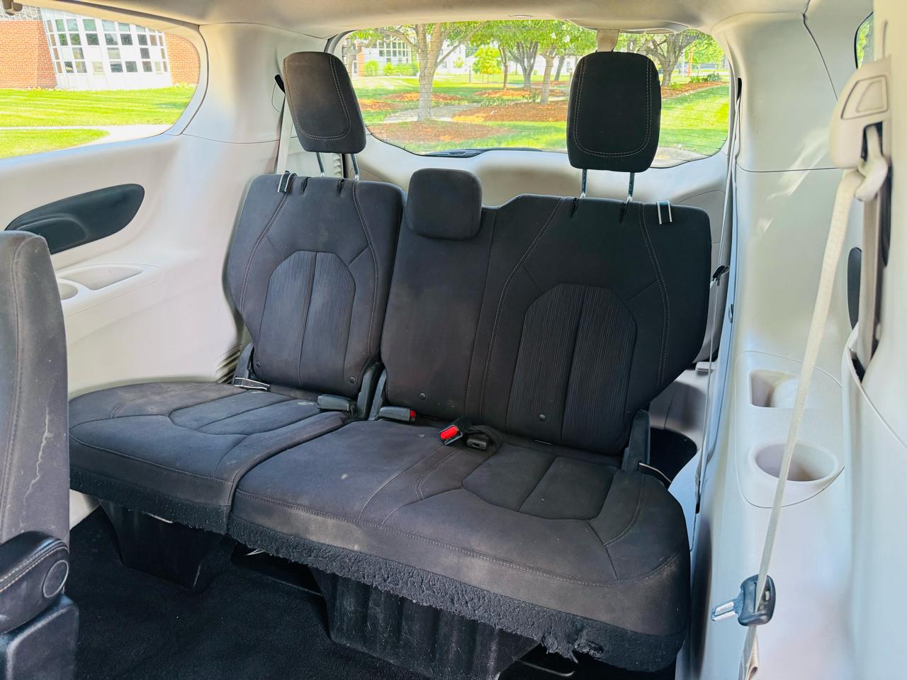 Chrysler Pacifica LX 2018