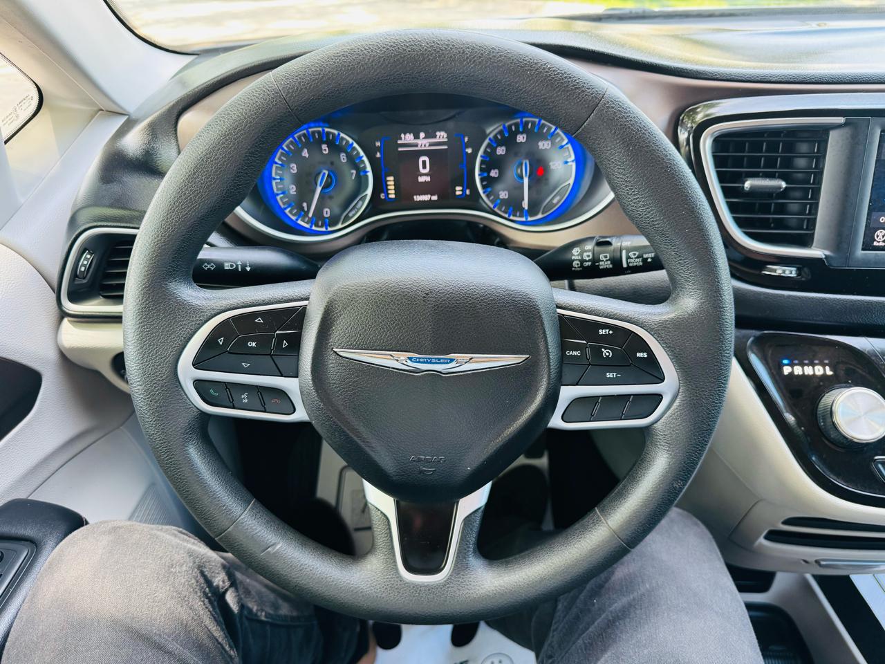 Chrysler Pacifica LX 2018
