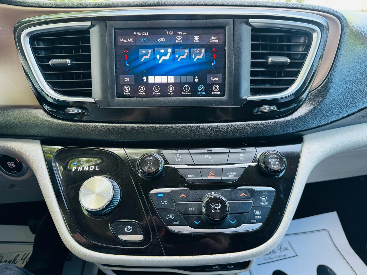 Chrysler Pacifica LX 2018