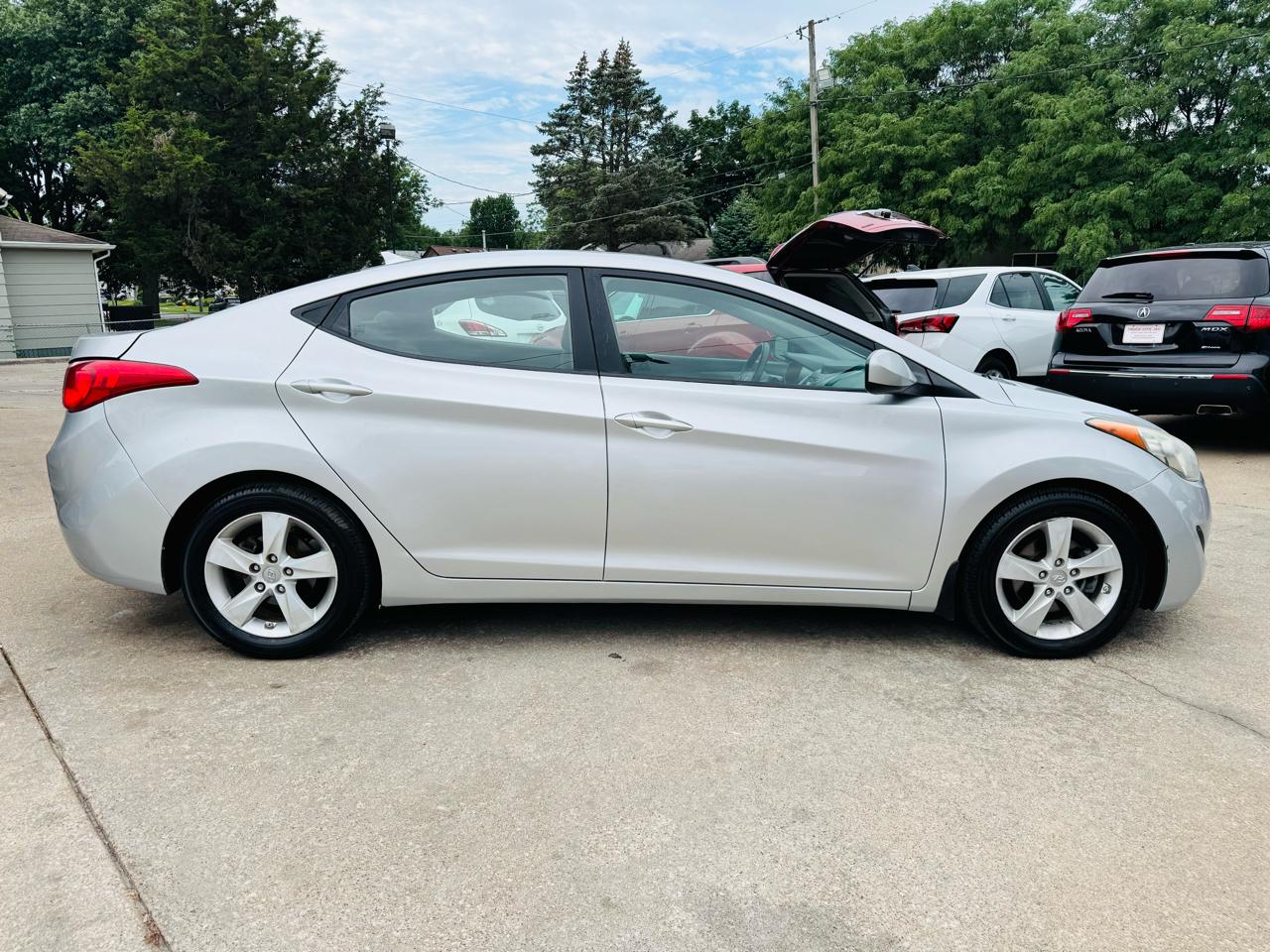 Hyundai Elantra 4dr Sdn Auto GLS 2013