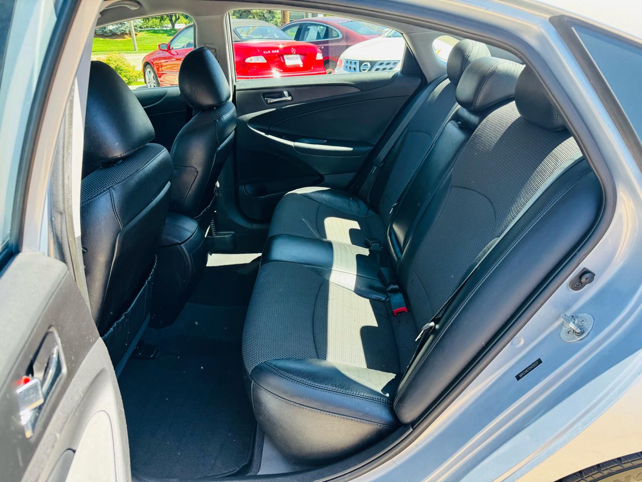 Hyundai Sonata SE Auto 2012