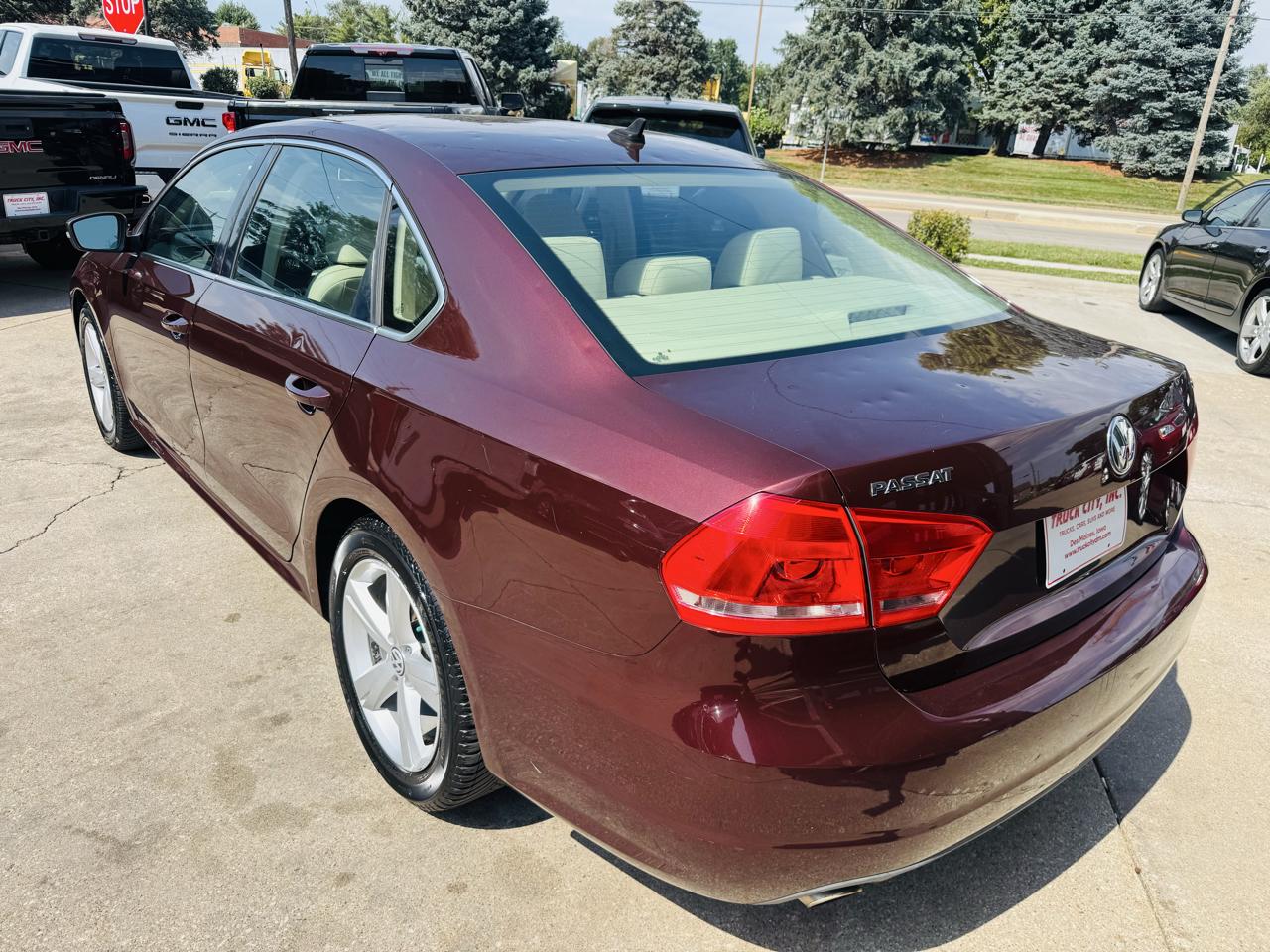 Volkswagen Passat 2.5L SE AT 2013