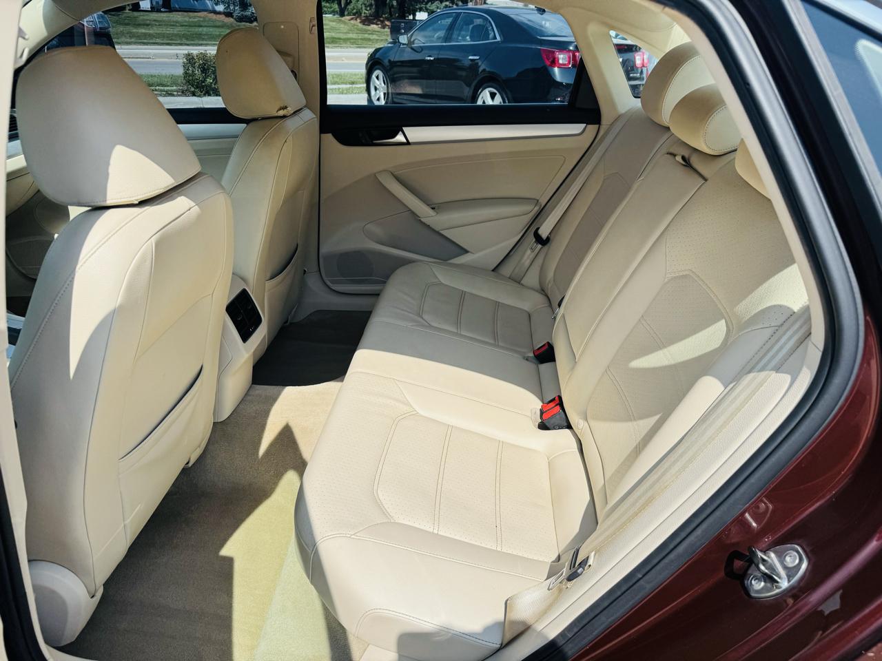 Volkswagen Passat 2.5L SE AT 2013
