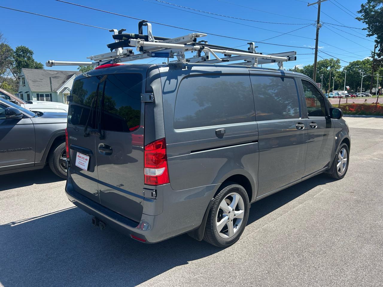 Mercedes-Benz Metris Cargo Van 2017