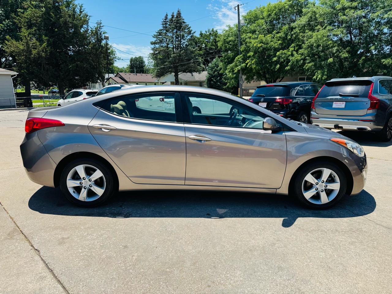 Hyundai Elantra GLS M/T 2013