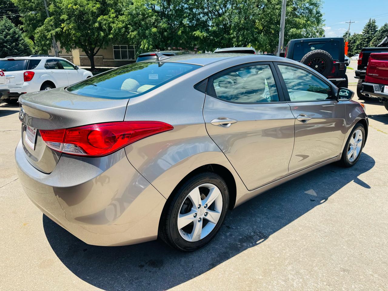 Hyundai Elantra GLS M/T 2013