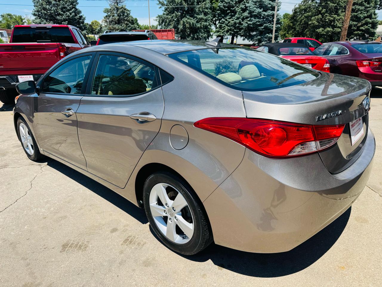 Hyundai Elantra GLS M/T 2013