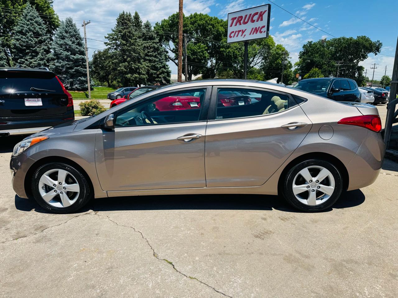 Hyundai Elantra GLS M/T 2013