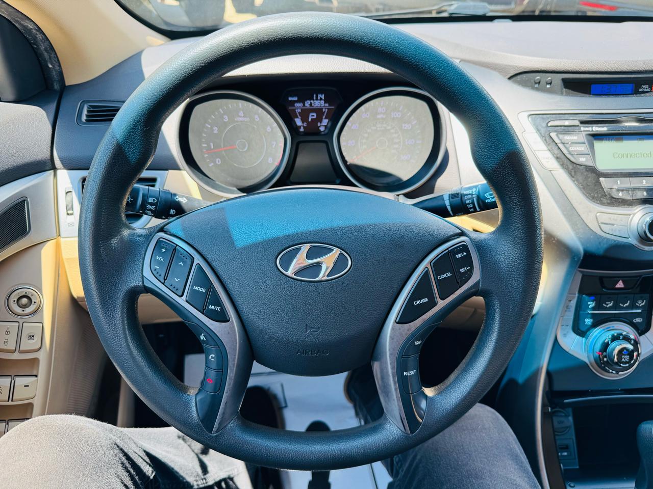 Hyundai Elantra GLS M/T 2013