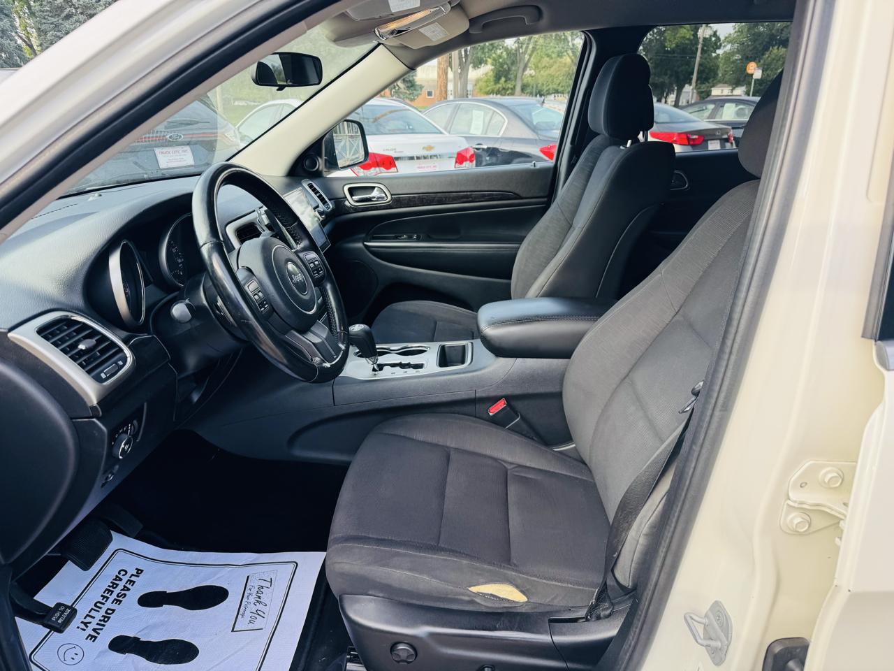 Jeep Grand Cherokee Laredo 4WD 2012