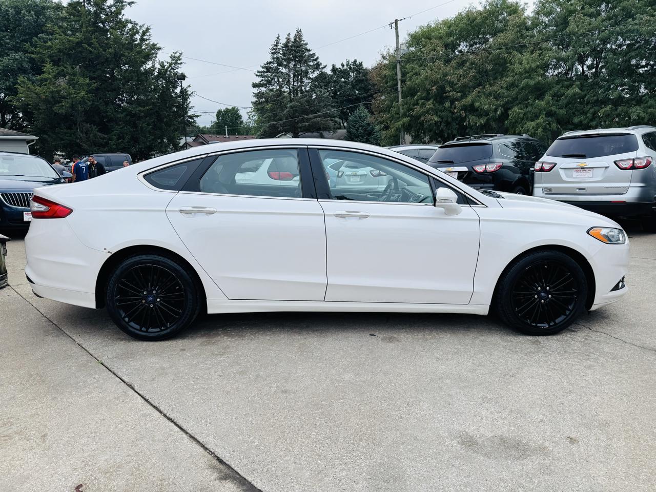 Ford Fusion SE 2016