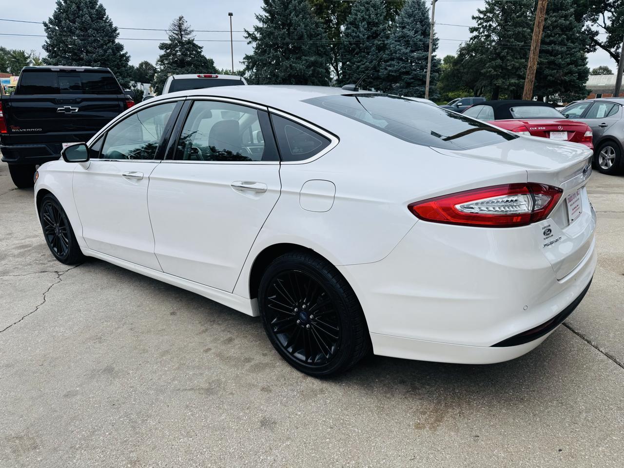 Ford Fusion SE 2016