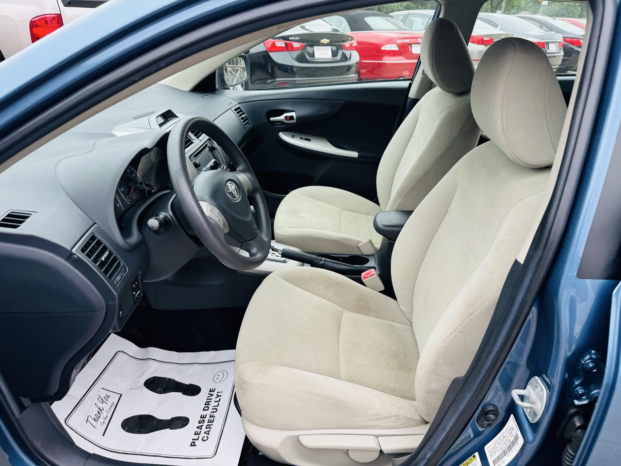 Toyota Corolla LE 4D Sedan at 2013