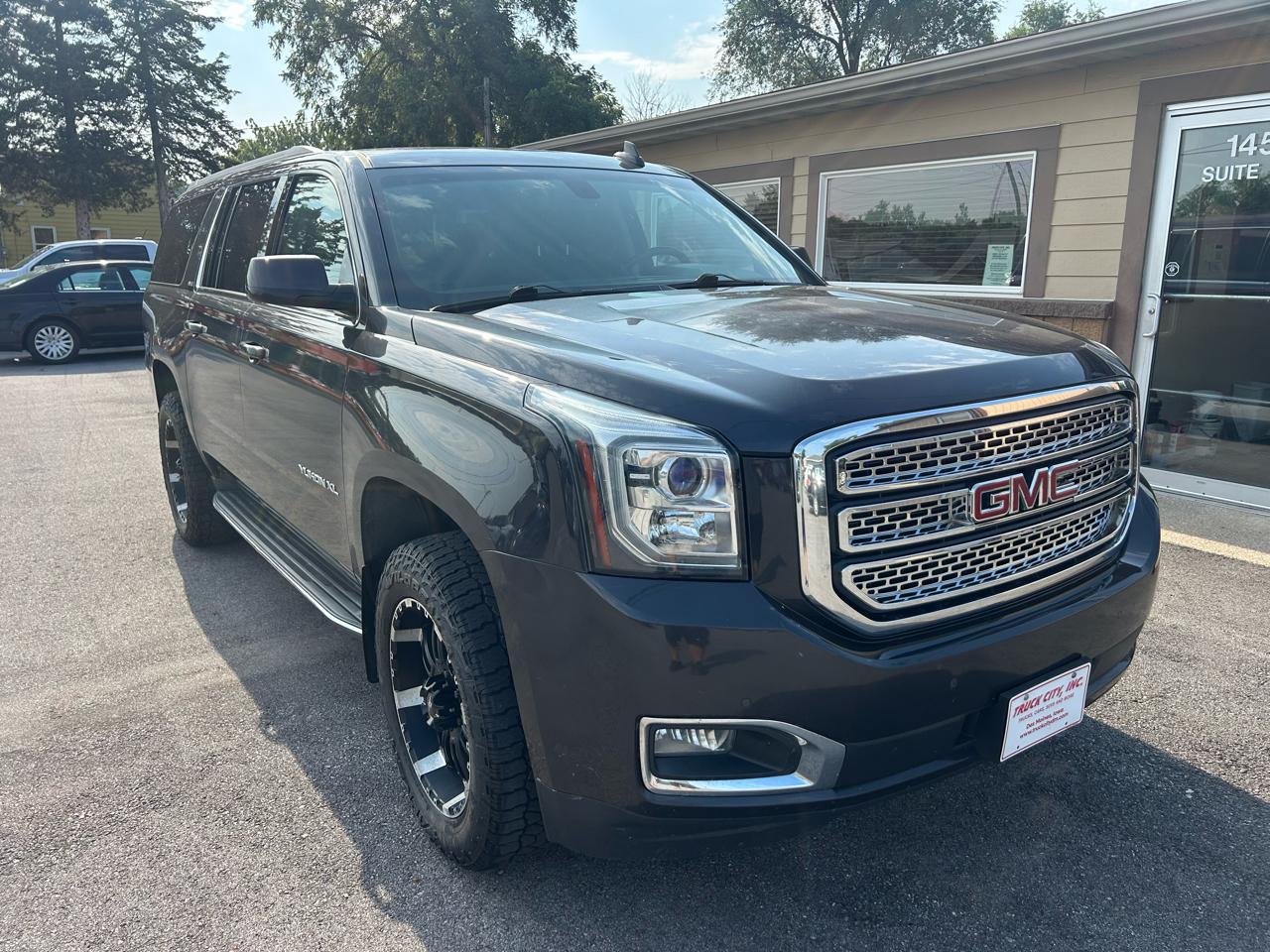 GMC Yukon XL SLE 1/2 Ton 4WD 2015