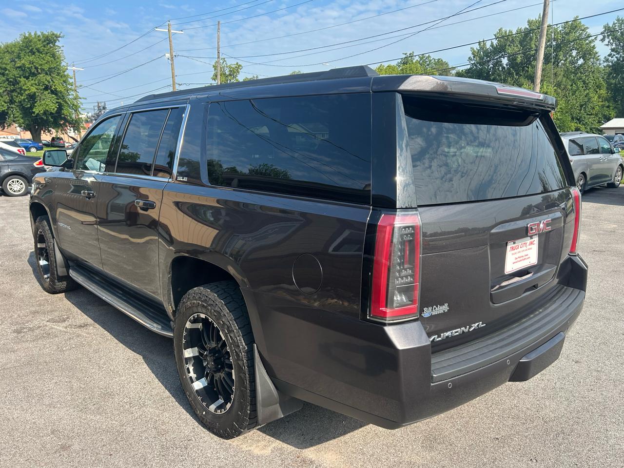 GMC Yukon XL SLE 1/2 Ton 4WD 2015